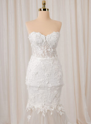 Zeemeermin trouwjurk strapless met kant en subtiele glans in wit
